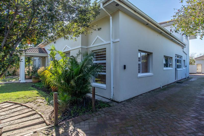 5 Bedroom Property for Sale in Constantia Western Cape